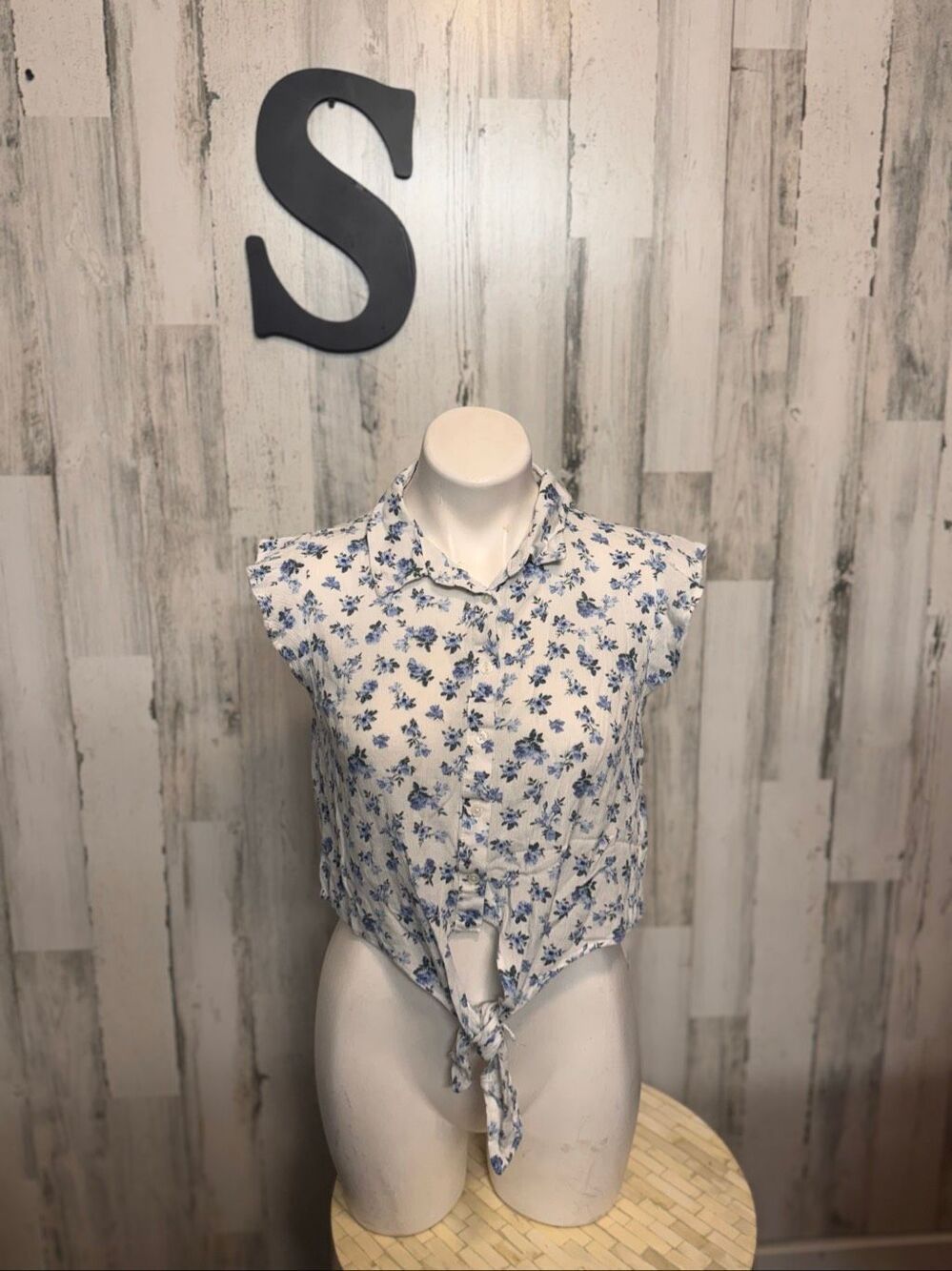 Timing Blue White Ditsy Floral Cap Sleeve Button Down Tie Front Crop Top Womens
